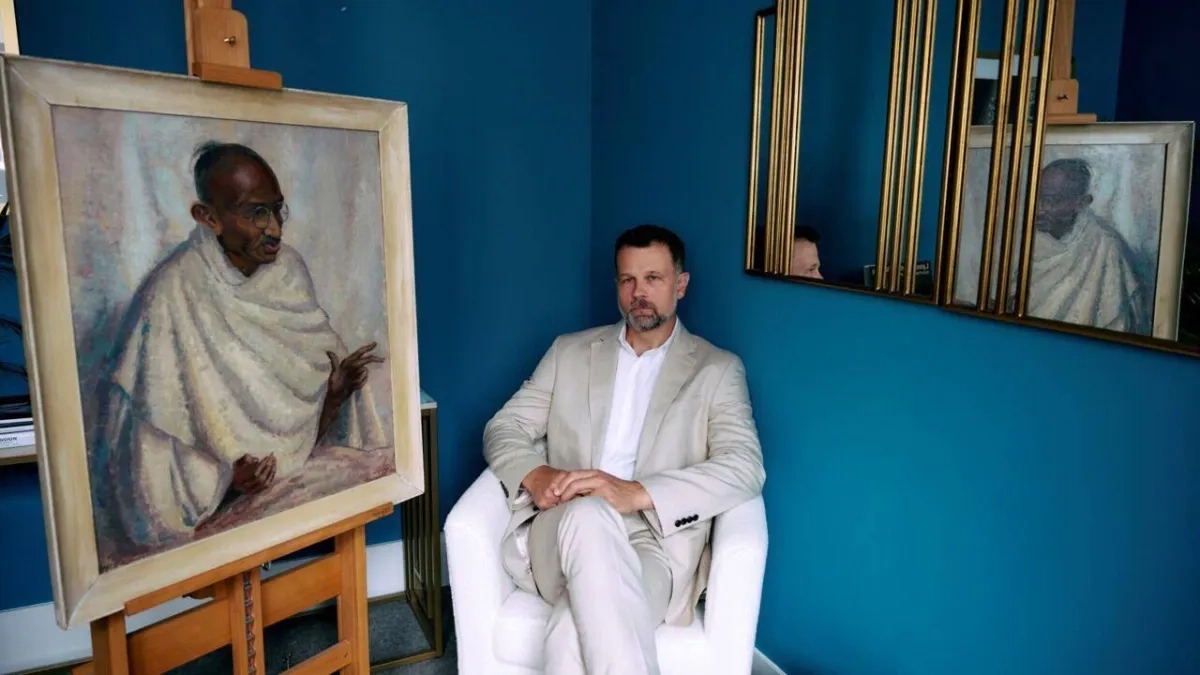 'Hidden Treasure': Rare Gandhi Portrait Up for UK Sale