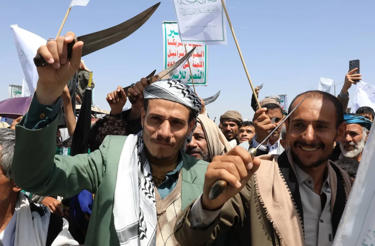 الحوثيون يتبنّون أولى هجمات المساندة لإيران ضد إسرائيل
