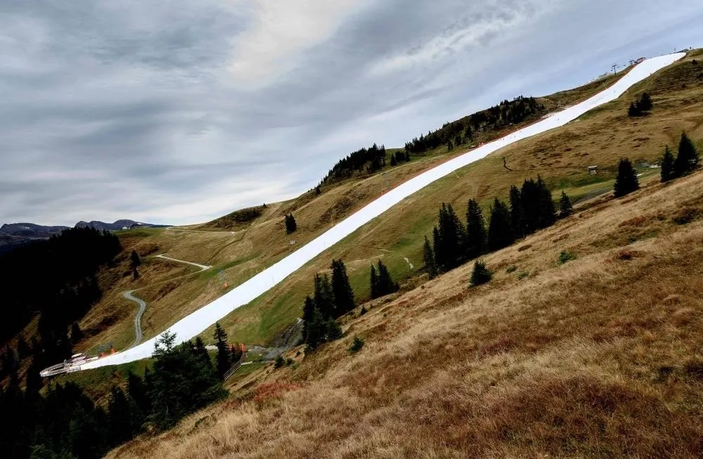 Three Hikers Killed by Lightning Strike in Austrian Alps