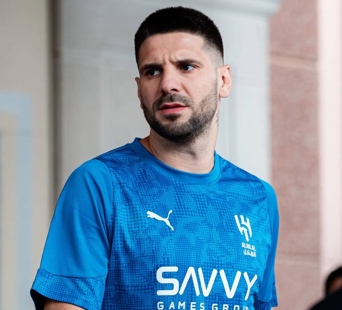 قبل الريال... «ميترو» يبعثر أوراق الهلال
