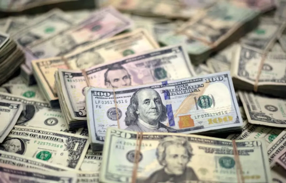 Dollar Hovers as Investors Focus on Israel-Iran Conflict ahead of Fed Decision