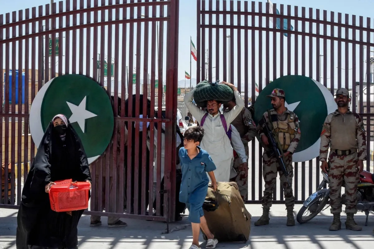 Governments Scramble to Evacuate Citizens from Israel, Iran