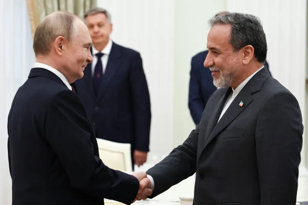 الكرملين يقيم توازناً دقيقاً بين الشراكة مع طهران وتطوير العلاقات مع واشنطن