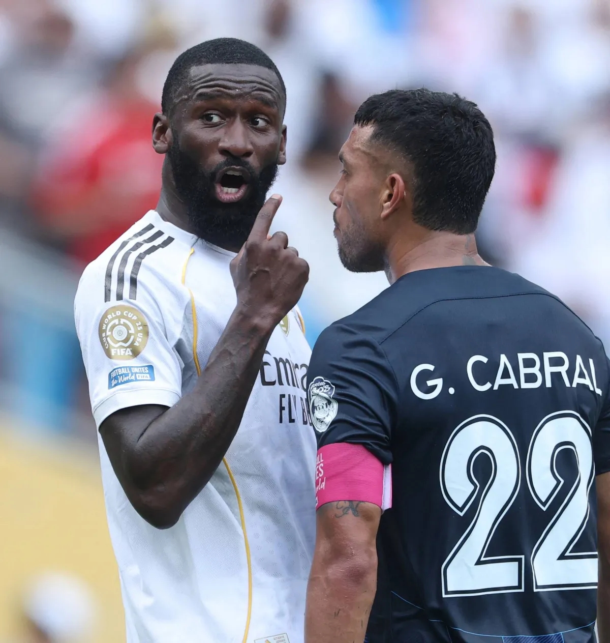 «فيفا» يبدأ إجراءات تأديبية ضد كابرال لاعب باتشوكا إثر حادثة روديغر
