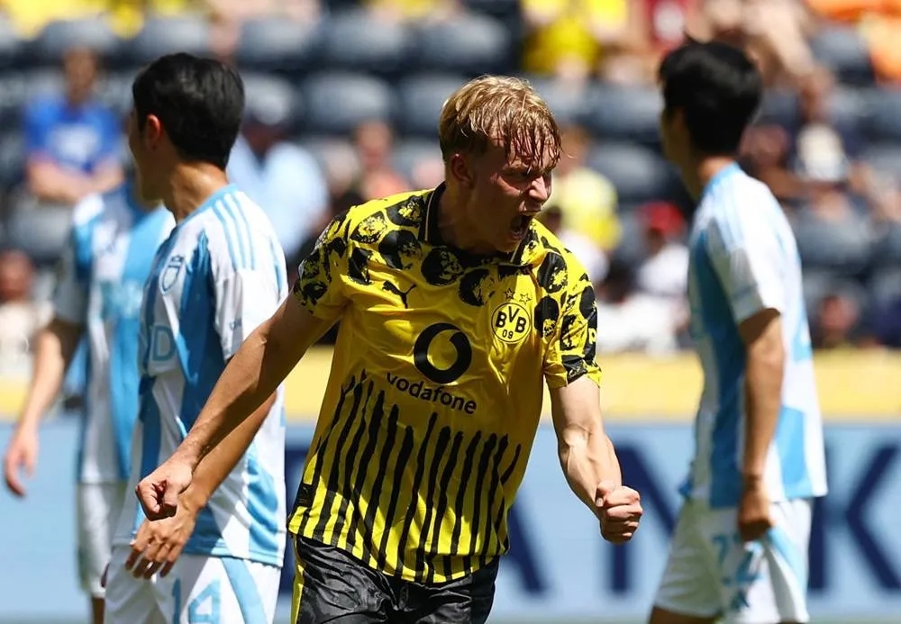 Svensson Propels Dortmund to Club World Cup Knockout Stage