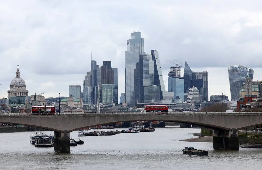 UK Living Standards Set to Stagnate for Rest of 2020s, Think Tank Says