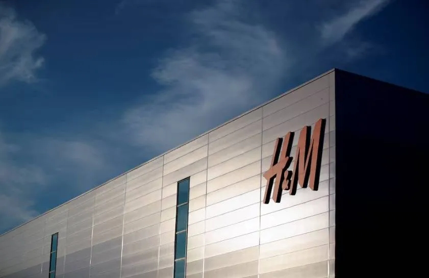 H&M Says Shoppers Are Cautious as Q2 Sales Fall More Than Expected