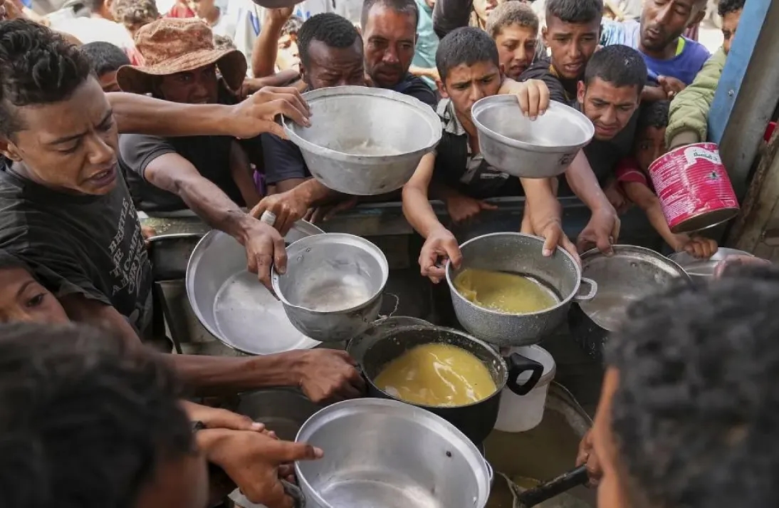 Israel Halts Aid, Official Says, as Gazan Clans Deny Hamas is Stealing It