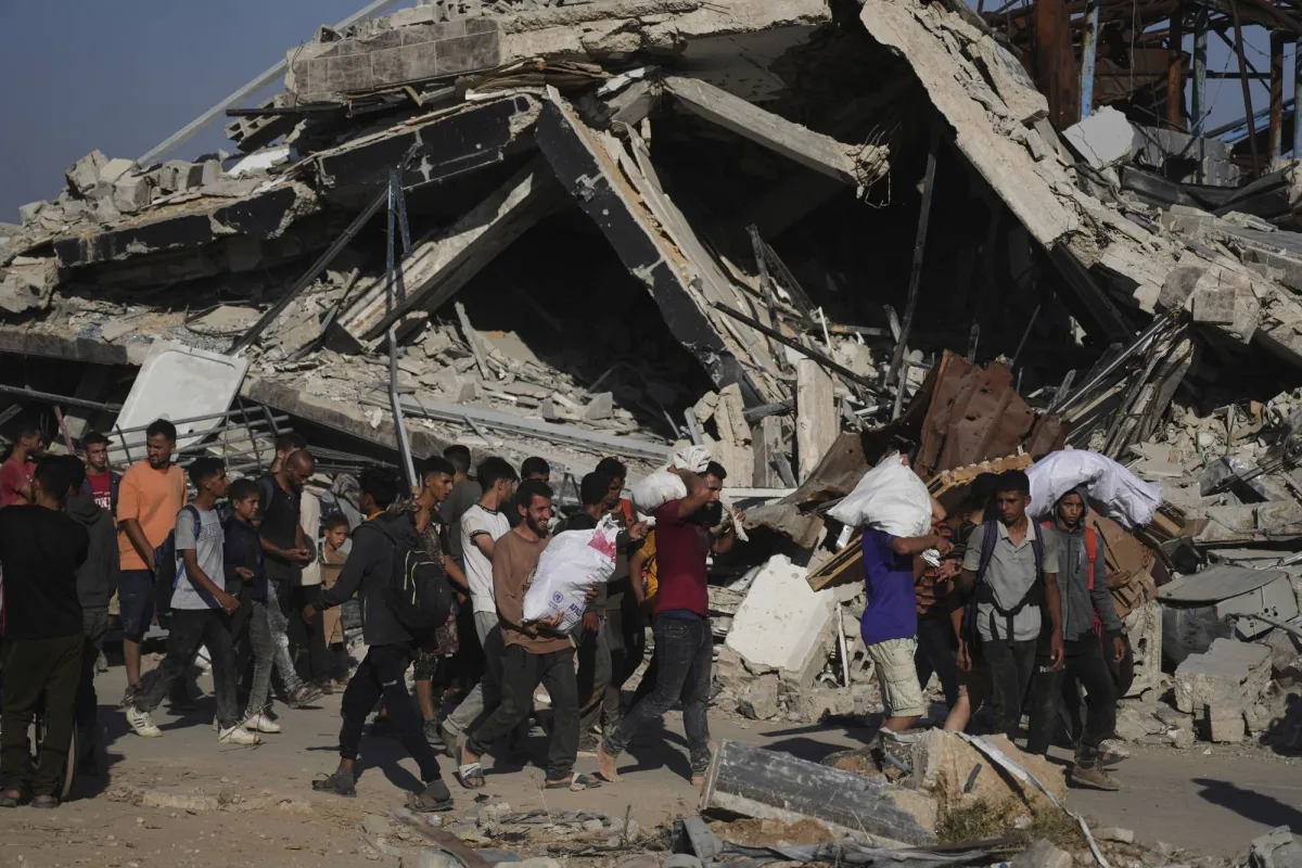 Israeli Strike Kills 18 Palestinians in Central Gaza, Turmoil Mounts over Food Distribution