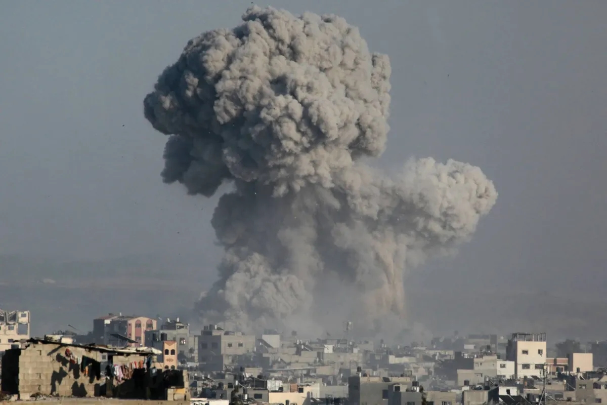 Israel Steps Up Gaza Bombardment ahead of White House Talks on Ceasefire