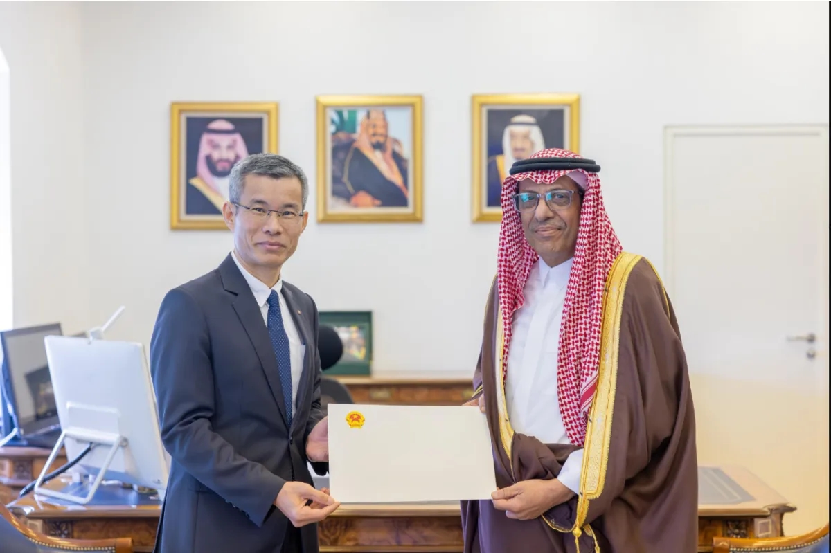 خادم الحرمين يتلقى رسالة من الرئيس الفيتنامي تتعلق بعلاقات البلدين