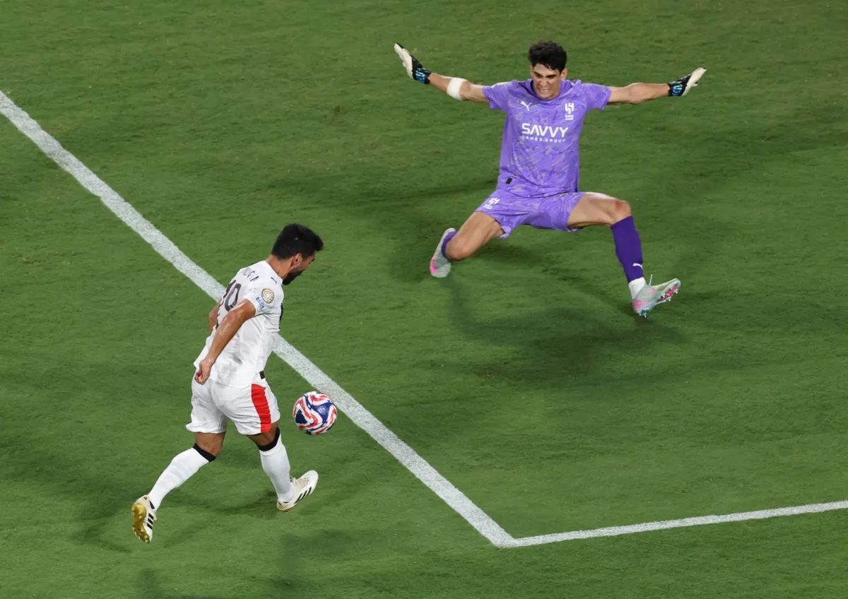 ياسين بونو… السور الهلالي الذي أوقف غزوات السيتي