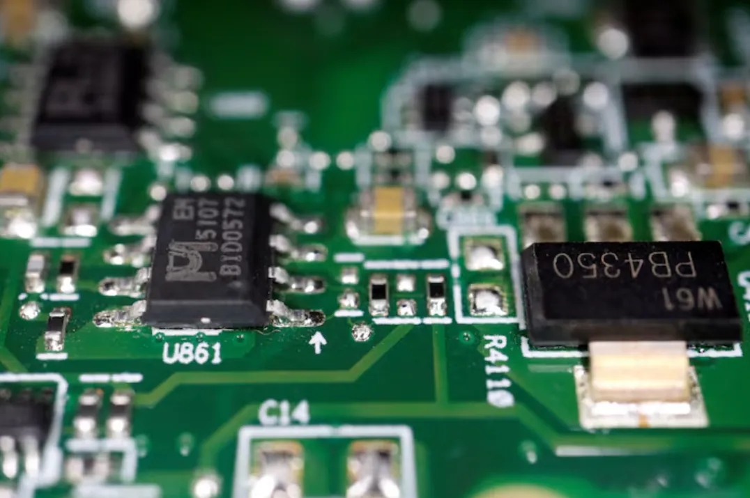 Chip Design Software Firms Climb as US Lifts Curbs on China Exports