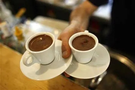 احذر من الإفراط في تناول الكافيين لهذه الأسباب