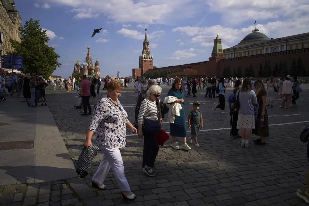 Russian Air Defenses Shoot Down Four Drones Headed for Moscow, Mayor Says