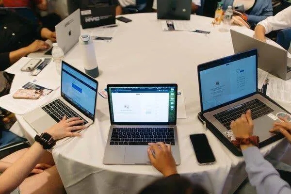 وتيرة تسارعية لدمج روبوتات الدردشة الذكية في الفصول الدراسية