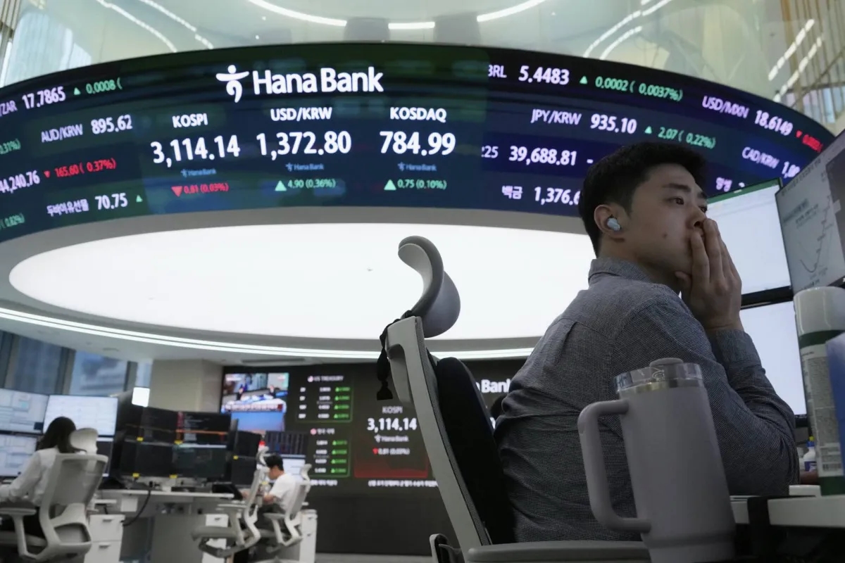 تباين الأسهم الآسيوية مع اقتراب تطبيق رسوم ترمب الجديدة