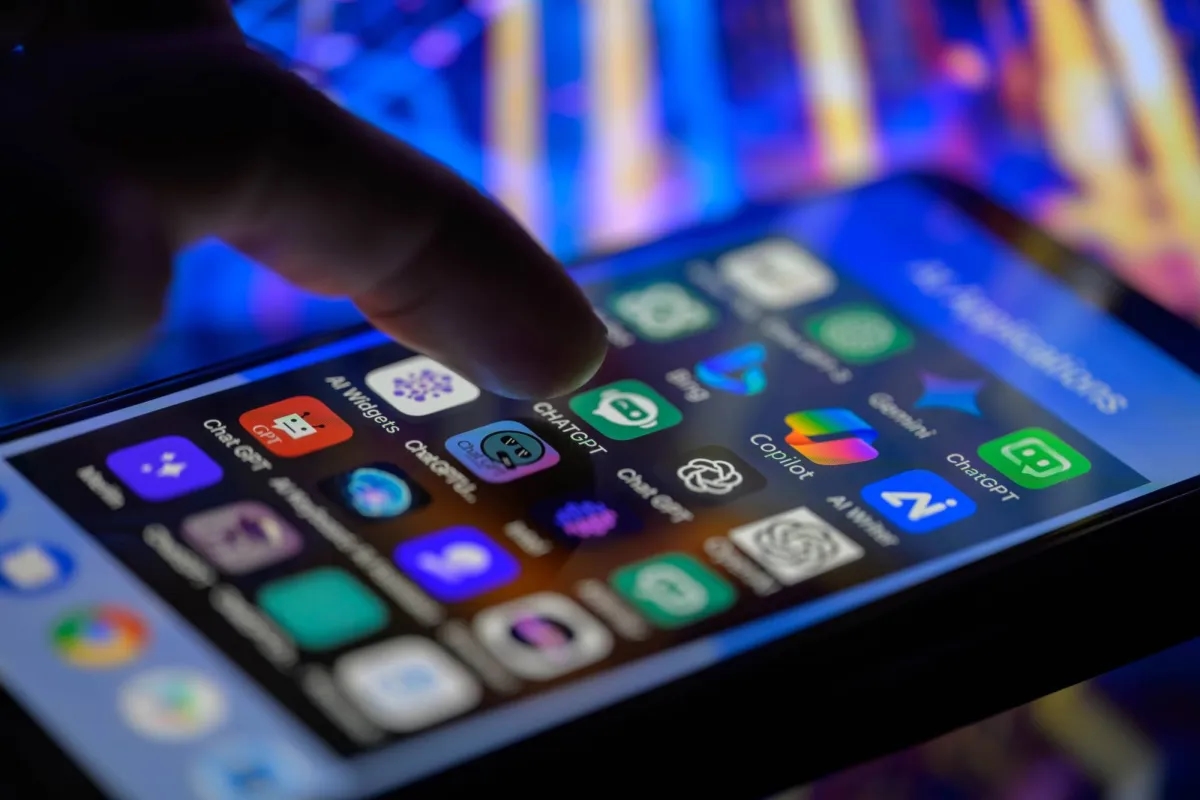 ما أفضل تطبيقات الذكاء الاصطناعي على الهواتف الذكية؟