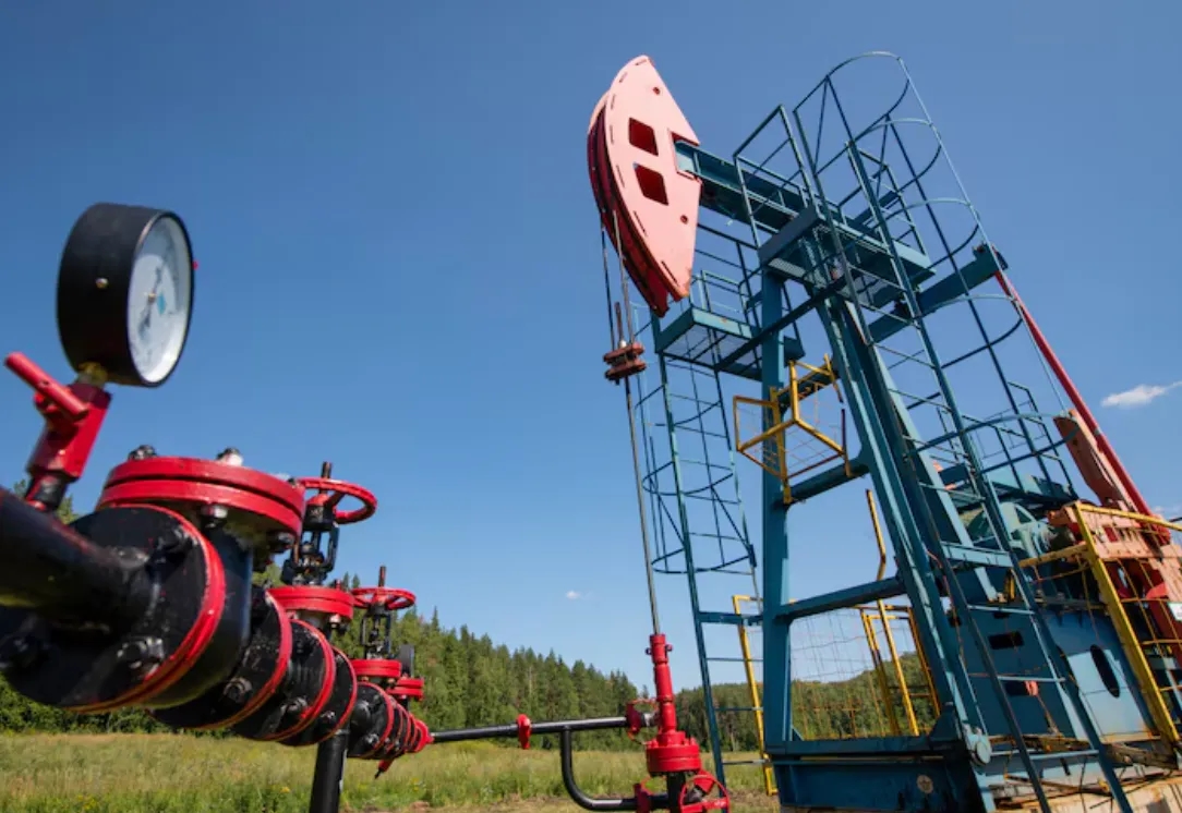 Oil Prices Edge Lower with Trade Talks in Focus