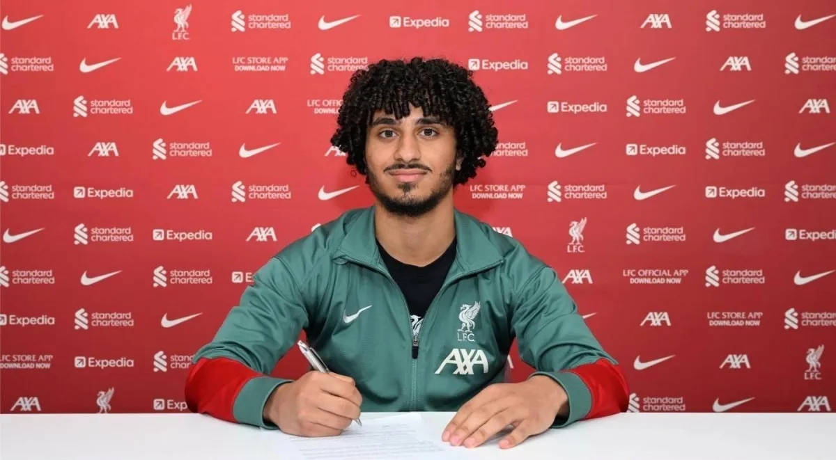 المصري كريم أحمد يوقع عقداً احترافياً مع ليفربول