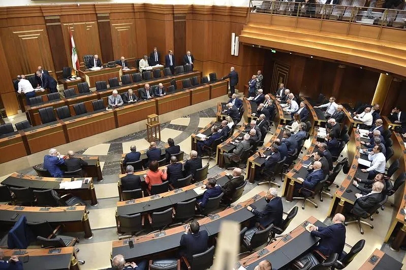 قوى لبنانية مستاءة من إحياء «الترويكا» في مفاوضات «حصرية السلاح»