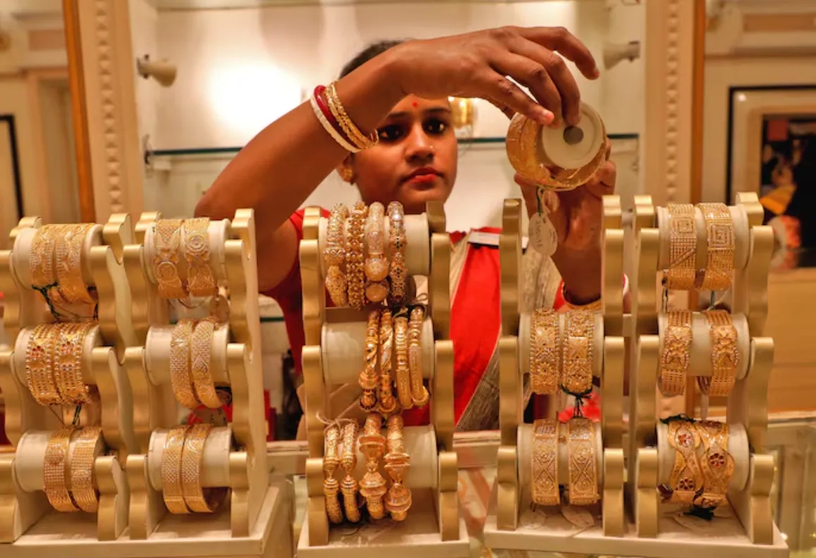 Gold Steadies with Focus on US-China Talks, Fed Meeting