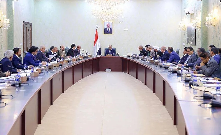 الحكومة اليمنية تقر إصلاحات اقتصادية وتدعم الجيش