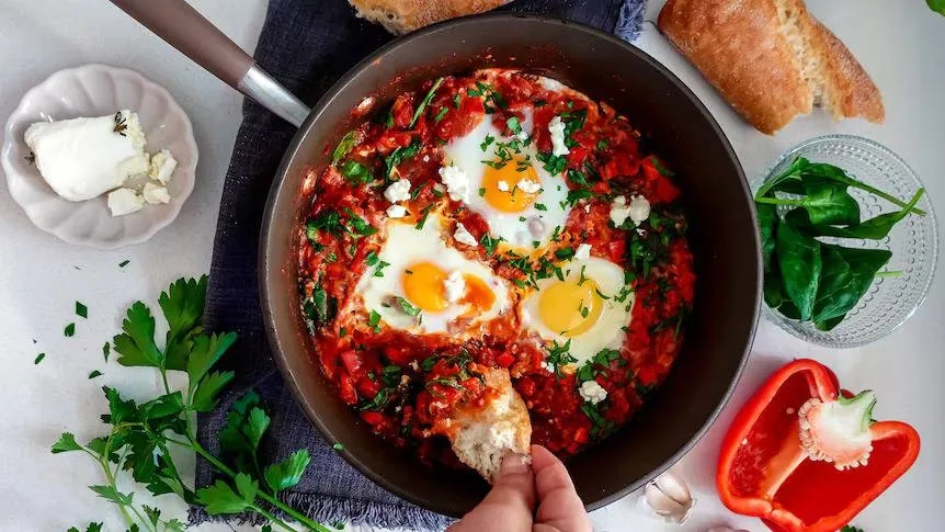 ما الوقت المثالي لتناول وجبة الإفطار؟ وما أهم مكوناتها لإنقاص الوزن؟