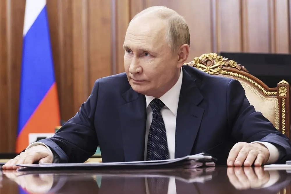 Trump's Deadline for the Kremlin Looms but Putin Shows No Sign of Making Concessions