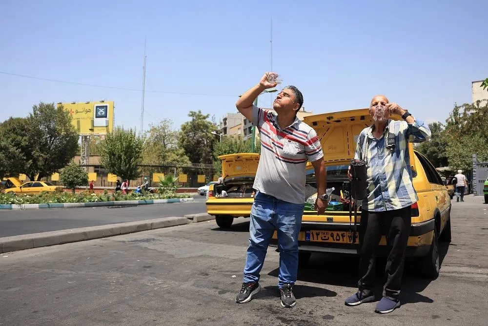 Scorching Heat in Iran Forces Closure of Public Buildings, Banks