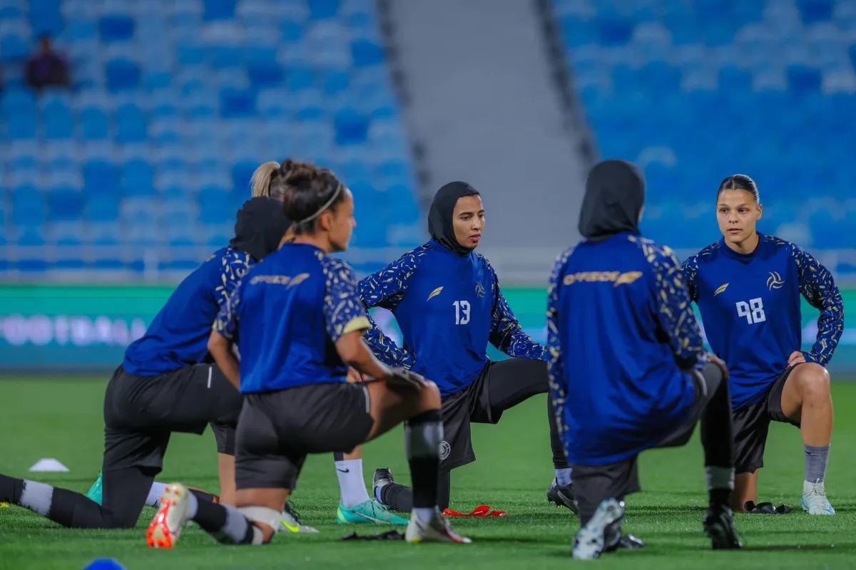 ما الذي دفع الشباب لإلغاء «كرة القدم النسائية»؟