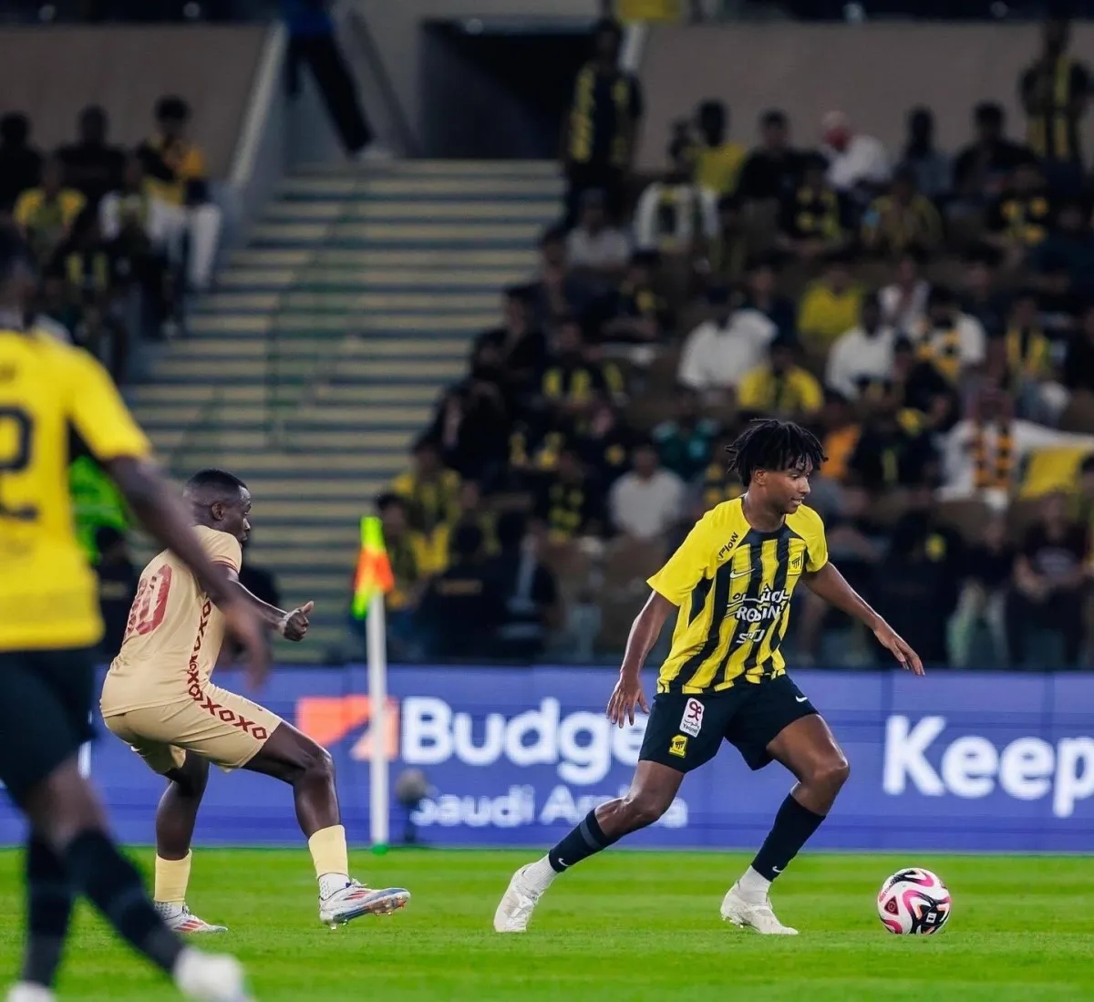 التعاون يقترب من استعارة لاعب الاتحاد عبد الإله هوساوي
