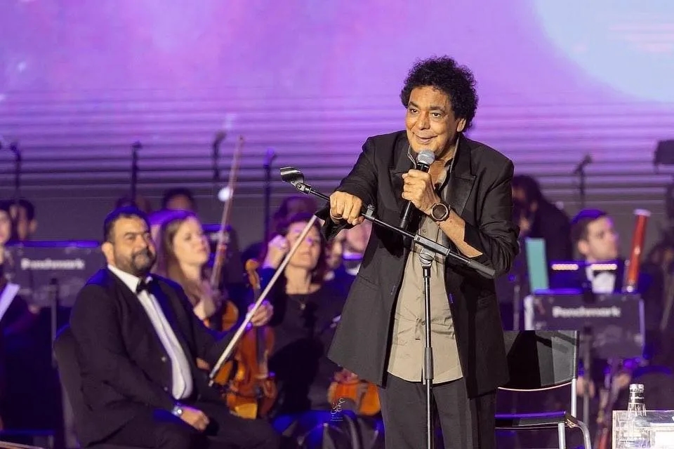 محمد منير لاستكمال ألبومه الجديد بعد تجاوز الوعكة الصحية
