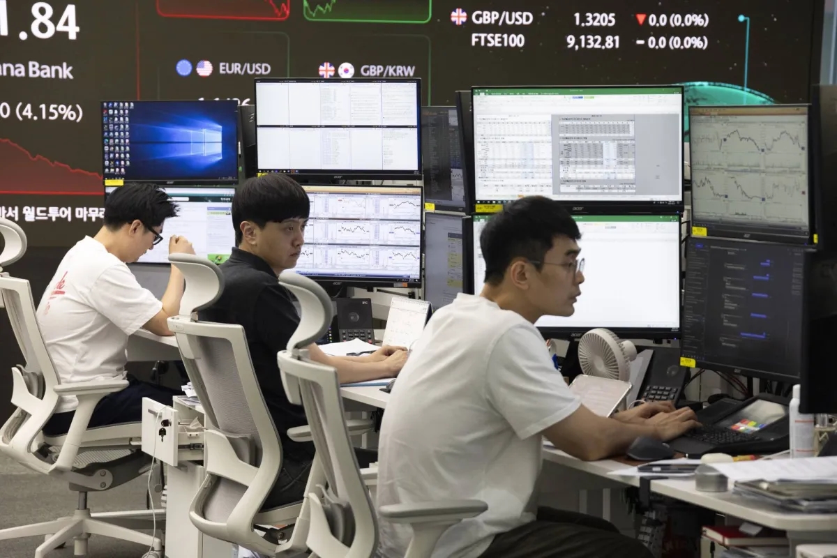 تراجُع معظم الأسهم الآسيوية وسط ترقب حذر للأسواق
