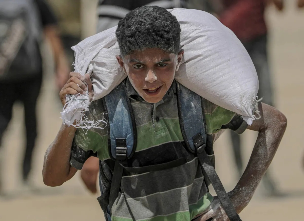 غزة: مقتل 8 فلسطينيين من منتظري المساعدات بقصف إسرائيلي