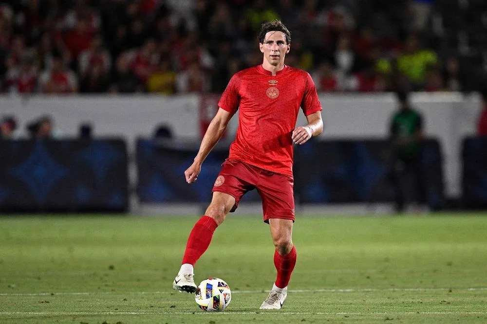 PSG Sign Ukrainian Defender Zabarnyi from Bournemouth on Five-Year Deal