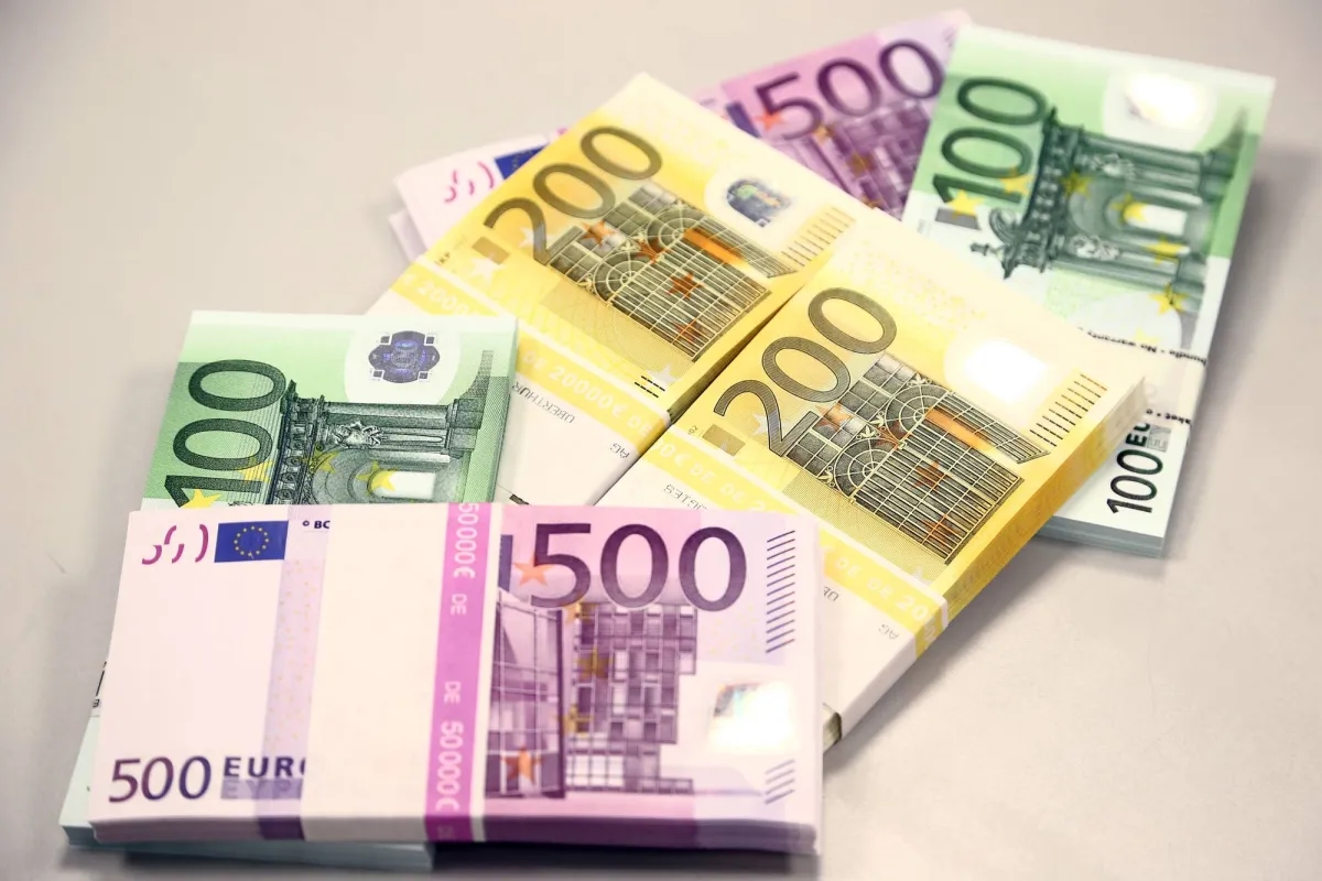 عوائد السندات الأوروبية تستقر بعد دعوة بيسنت لخفض الفائدة