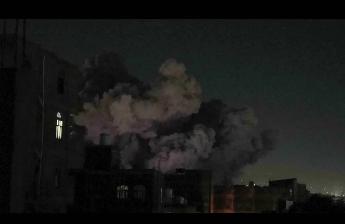 انفجارات عنيفة قرب محطة كهرباء حزيز في صنعاء