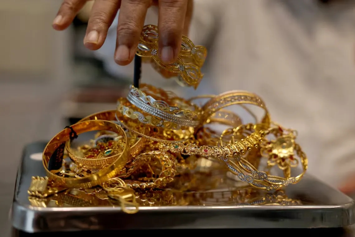 Gold Hovers Near Three-week Lows before Jackson Hole Summit