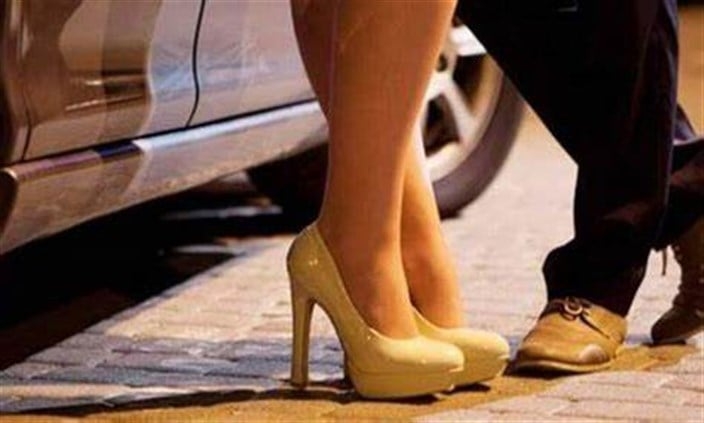 "زوزو نظيرة" و"لبنى".. يشغلان شبكة دعارة في منطقة جونية والكسليك!