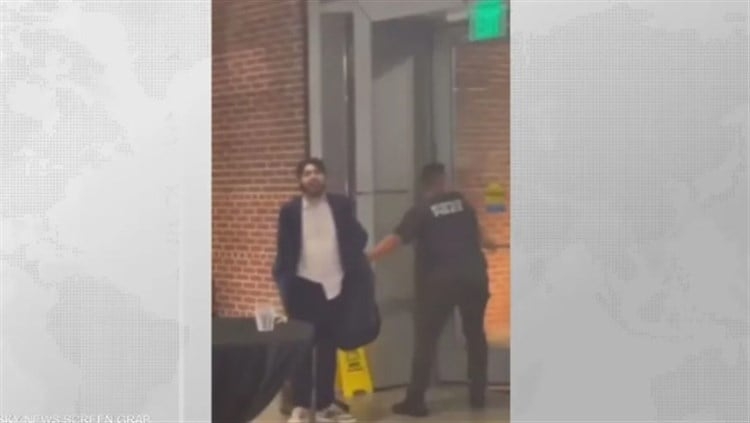 "معلومات مثيرة" بشأن سلاح منفذ هجوم واشنطن.. سافر به جوا