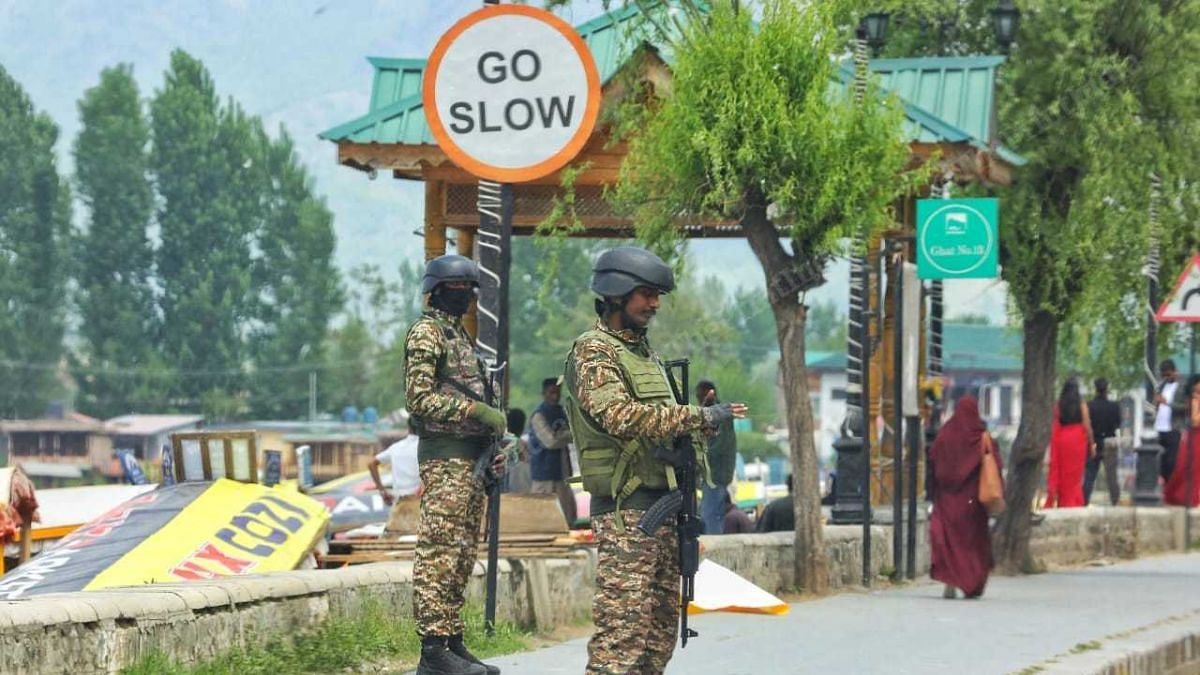 Army chief in Kashmir, ops intensified with search on for 7 LeT terrorists