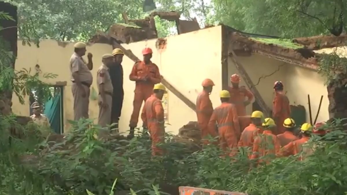 Part of dargah abutting Humayun's Tomb complex collapses; at least 10 pulled out from under rubble