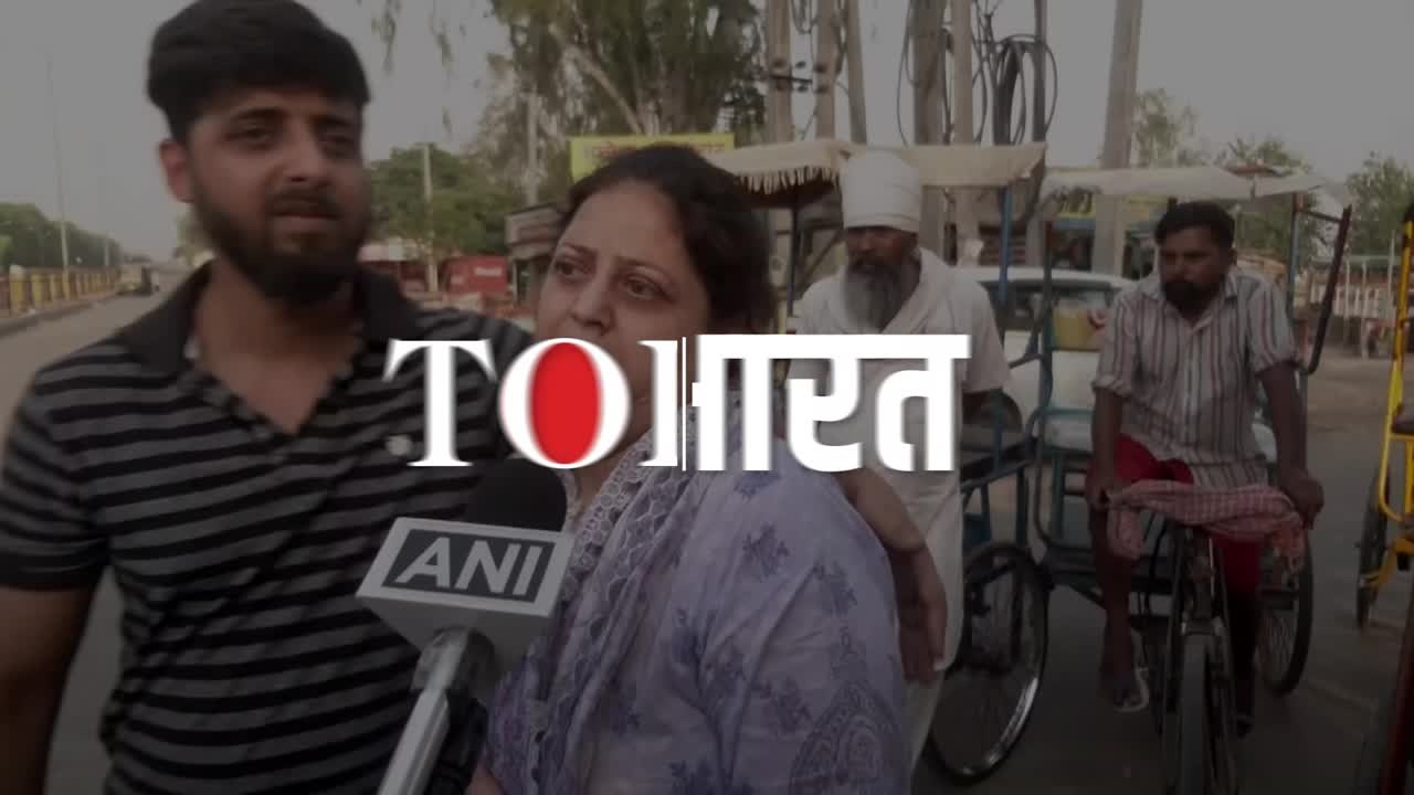 Mother Bids Tearful Farewell To Son As Police Deports Her For Holding Pak Passport
