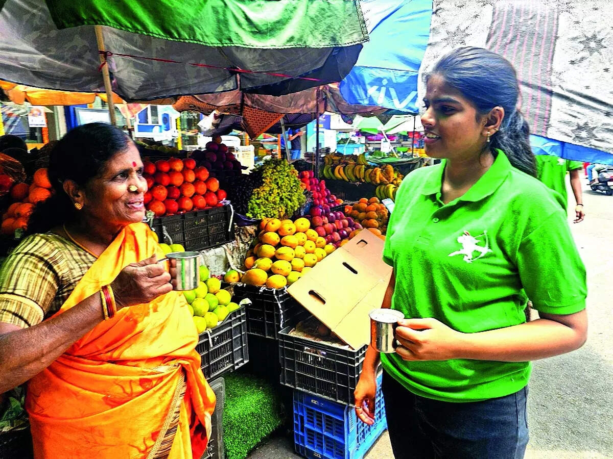 Beat the heat: Robin Hood Army serves cold relief to outdoor workers