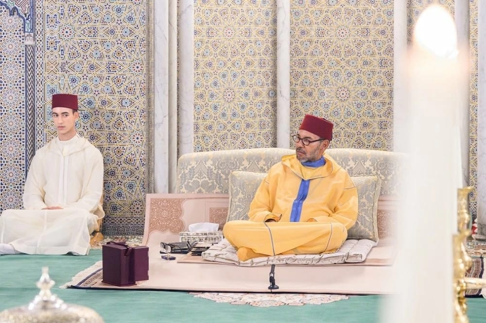 King Mohammed VI presides over Laylat Al Qadr vigil seated after shoulder surgery