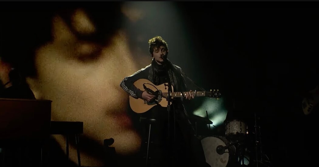 Timothée Chalamet Dug Deep for Bob Dylan Songs on ‘S.N.L.'