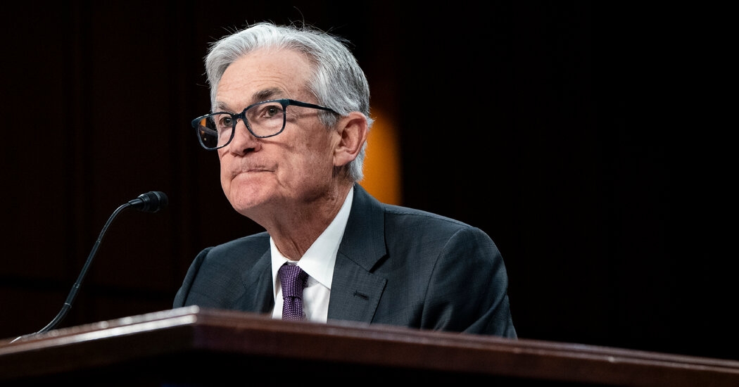 Fed ‘Well Positioned' to Wait on Rate Cuts Even as Economic Risks Rise, Minutes Show