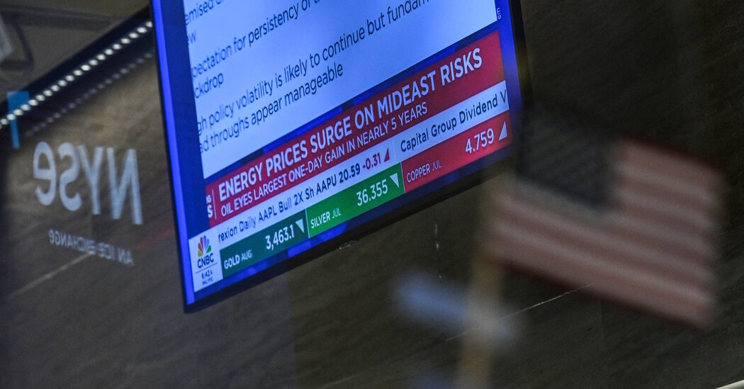 Stocks Tread Cautiously as Investors Watch Oil Prices
