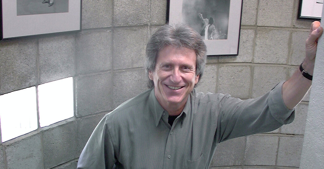 Michael Ochs, Top Collector of Rock 'n' Roll Photos, Dies at 82